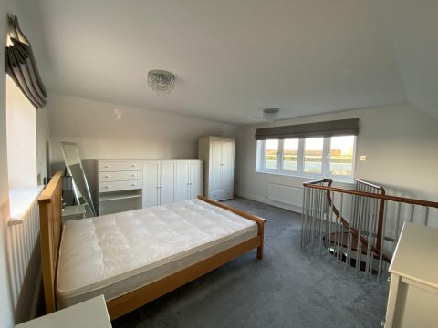 http://The%20Oak%20-%20Bedroom